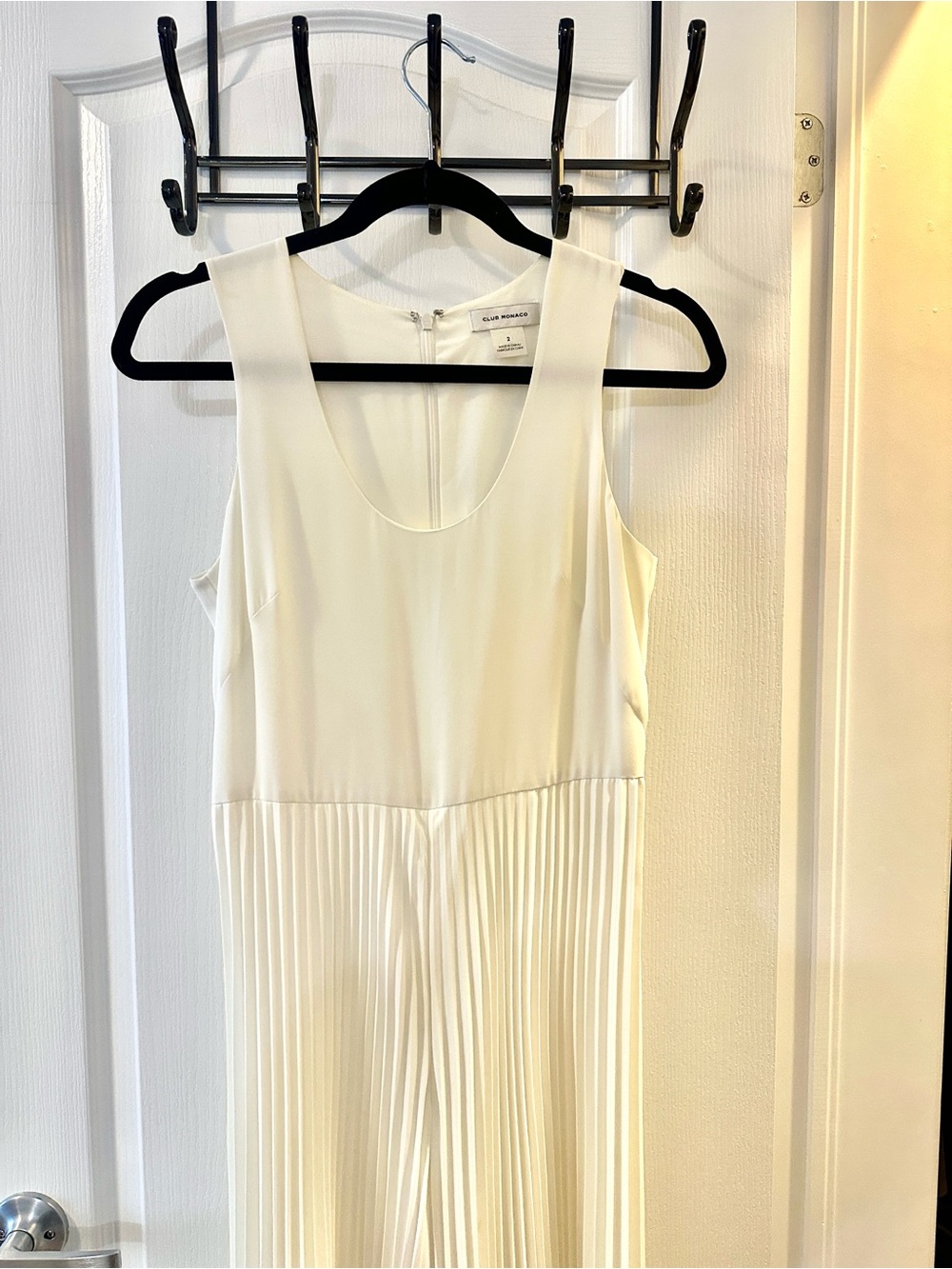 Club Monaco Pleated Jumpsuit in Cream Size 2 Like New